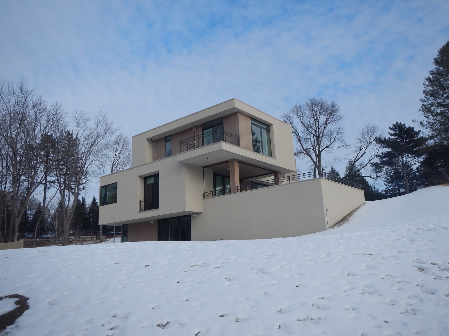 1050 New Modern House - View 7