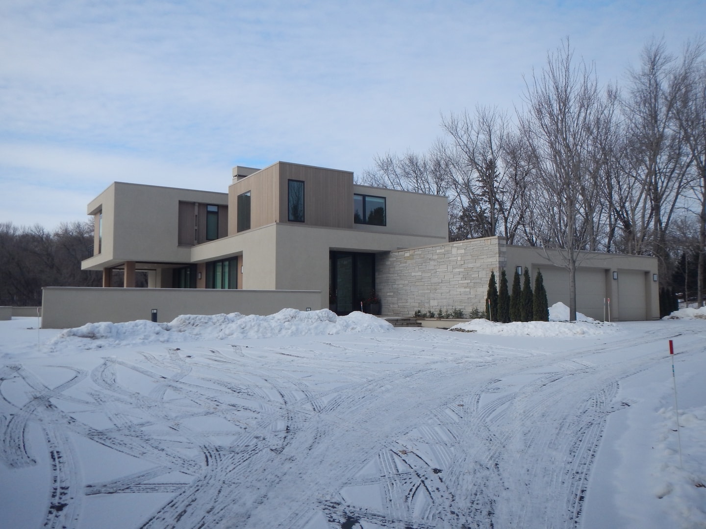 1050 New Modern House - View 2