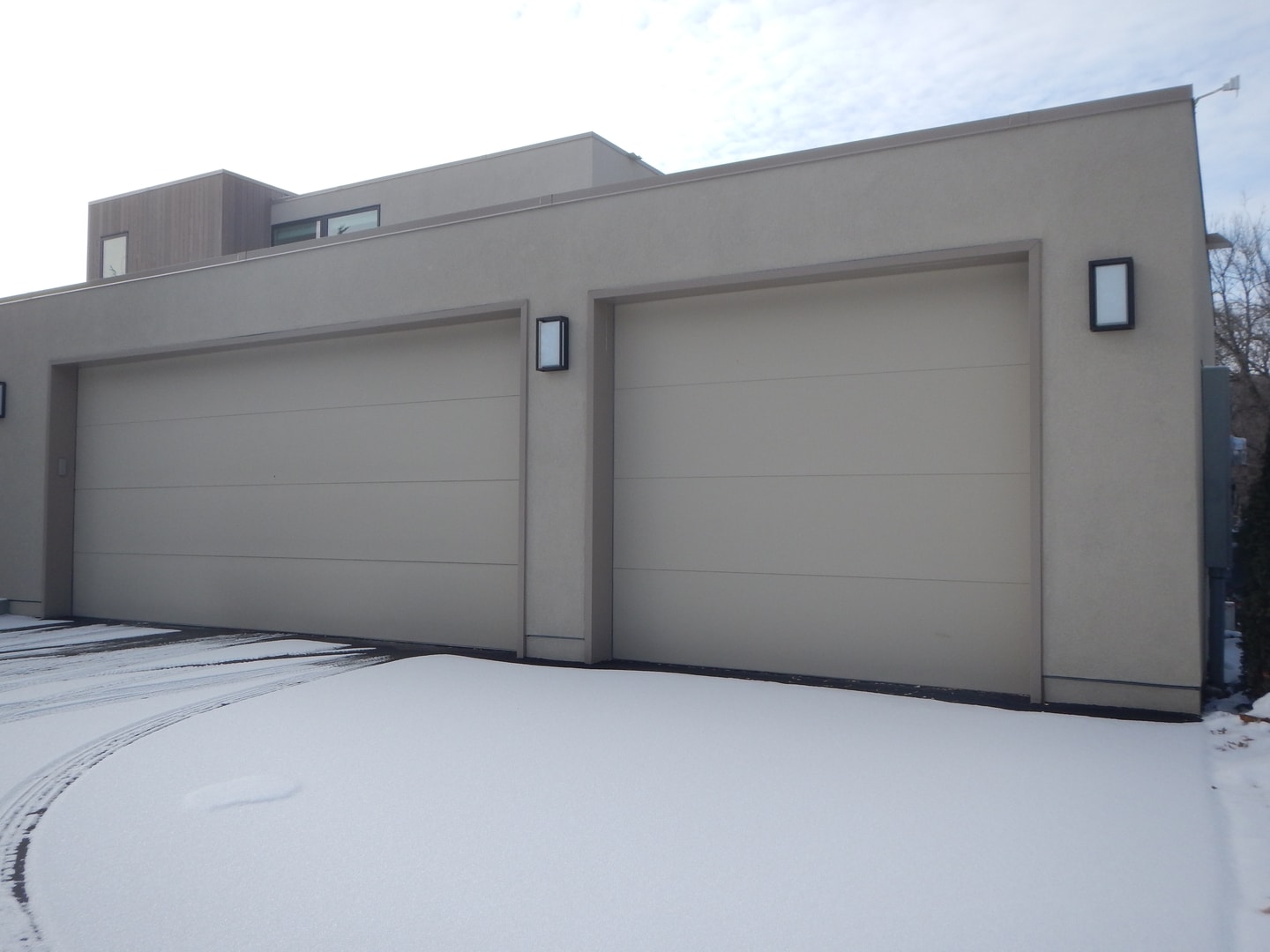 1050 New Modern House - View 3